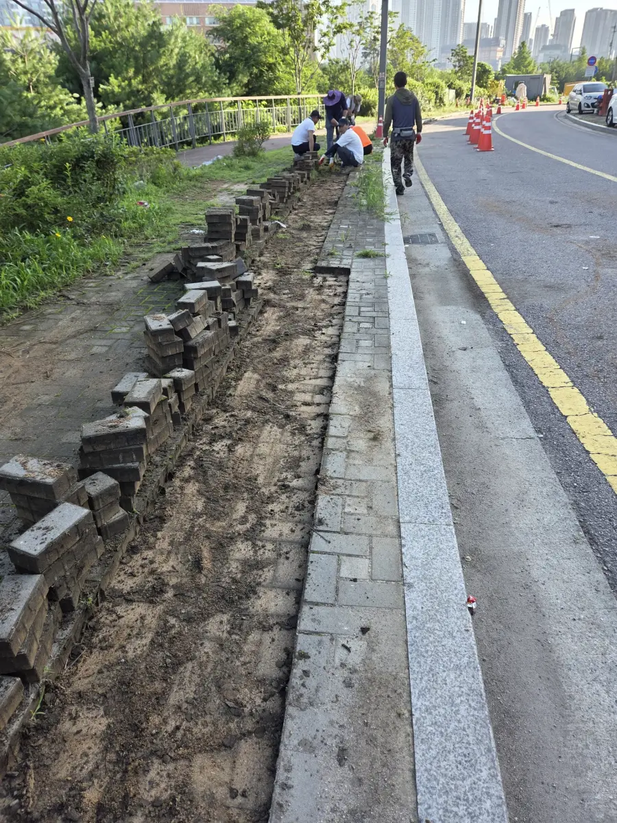 도로변 보도블럭 시공 전 현장