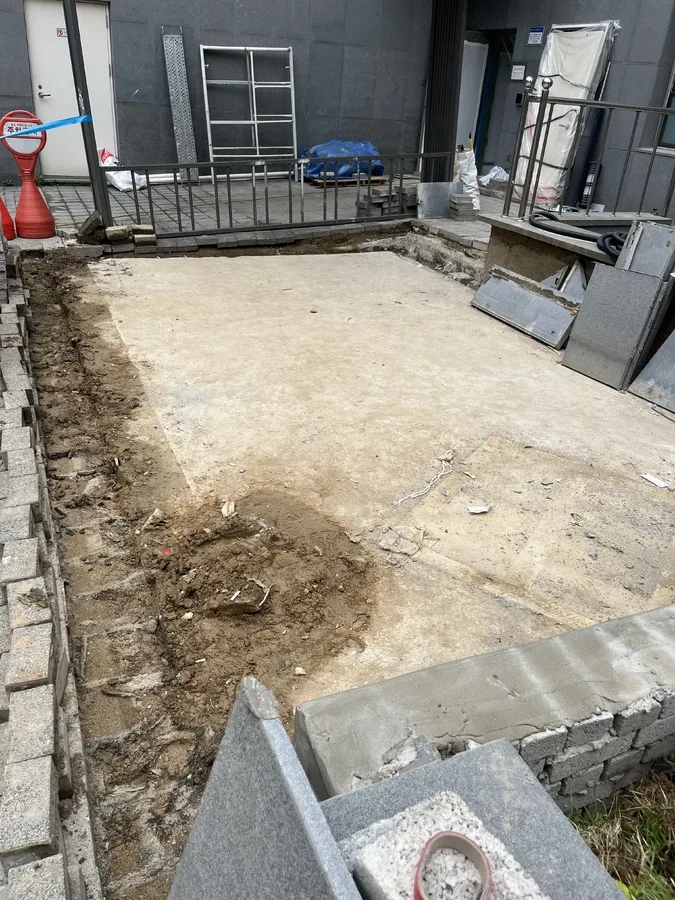 하남 건물 옥상 테라스 다짐 전 모래 기초 상태